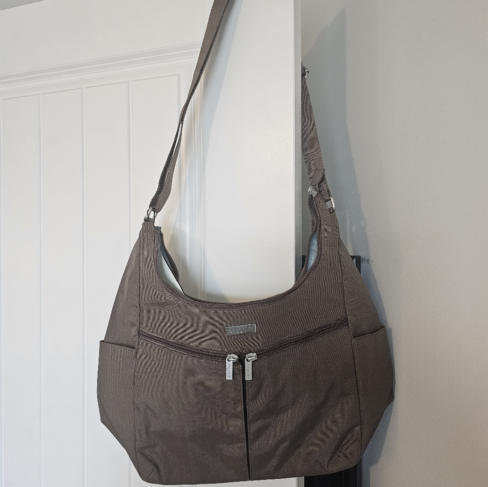 Baggallini Travel Purse Brown w/Light Blue Interior